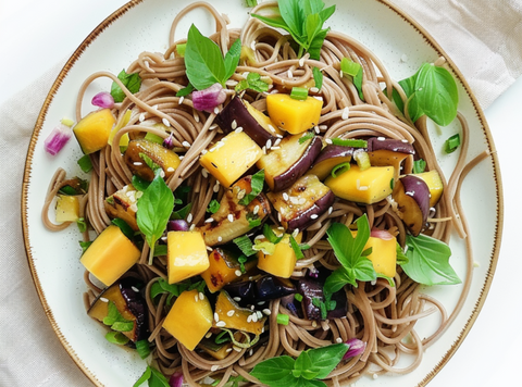Soba-Nudeln mit Auberginen & Mango