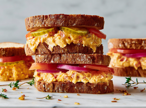Pikante Kaassandwich met Cheddar en Tomaat
