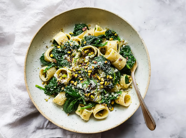 Romige Knoflookpasta met Spinazie en Pistache - recept van The Spice Club